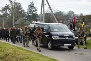 У Бронниках віддали останню шану загиблому воїну Владиславу Кучеруку