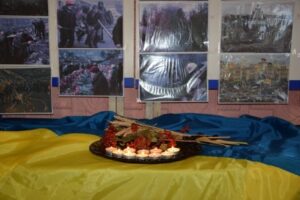 Вшанували Героїв Небесної Сотні хвилиною мовчання!