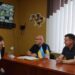 alt "Посадовці ведуть прийом громадян у службовому кабінеті"