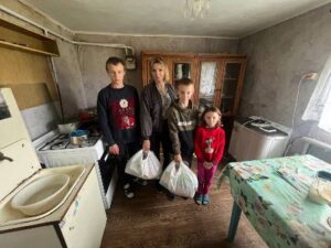 Допомога тим, хто цього потребує найбільше: продуктові пакети для дітей