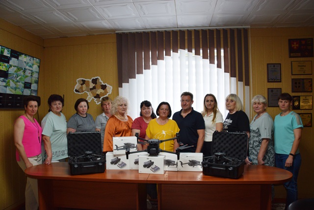alt="Колектив Городоцької ТГ передав дрони для військових"