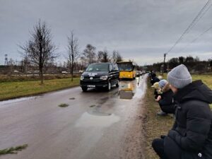 У селі Бронники провели в останню дорогу Захисника України
