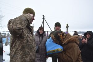 У селі Бронники попрощалися із загиблим Захисником України