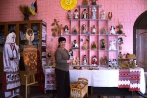 У Городку відкрилася виставка «Лялька-мотанка — закодована мудрість предків»