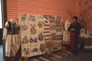 У будинку культури села Городок розпочала роботу виставка «Український костюм»