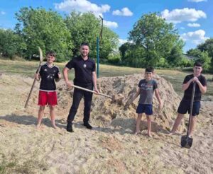 Оновлено ігрове покриття волейбольного майданчика в селі Городок