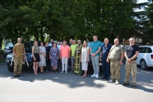 У День Української Державності Городоцька громада передала дві автівки для Захисників України
